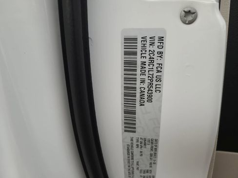 Used 2023 Chrysler Pacifica Touring-L image 29