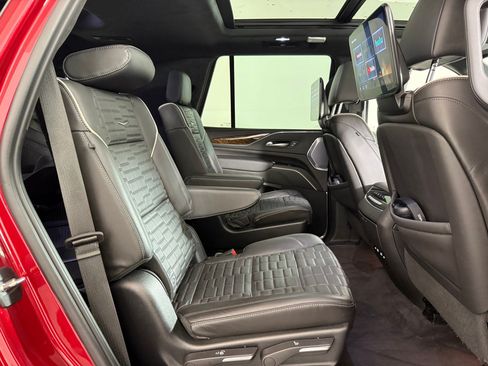 Used 2023 Cadillac Escalade Sport Platinum w/ LPO, ONYX Package AWD/4WD image 30
