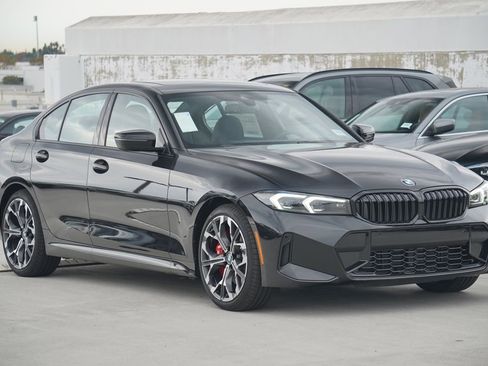 New 2026 BMW 330i Sedan w/ M Sport Package image 3