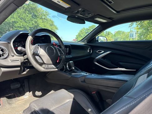 Used 2017 Chevrolet Camaro LT RWD image 10