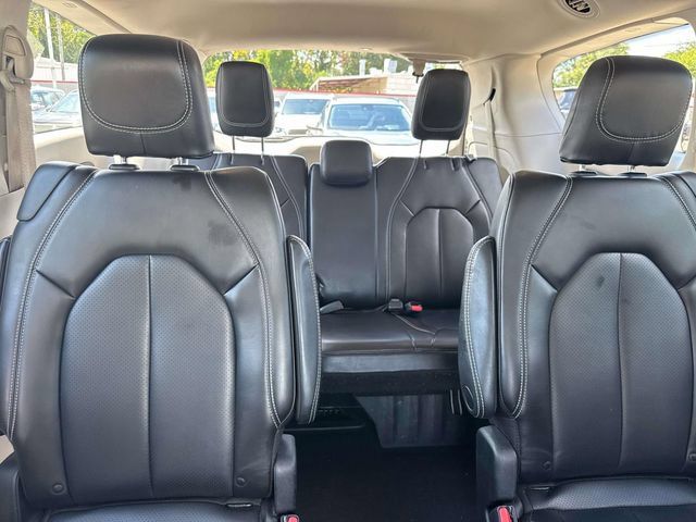 Used 2023 Chrysler Pacifica Touring-L FWD image 14