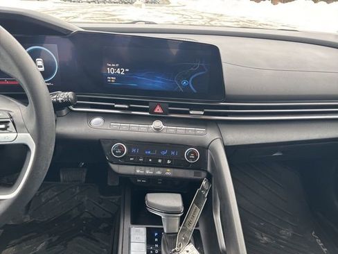 Used 2024 Hyundai Elantra SEL image 27