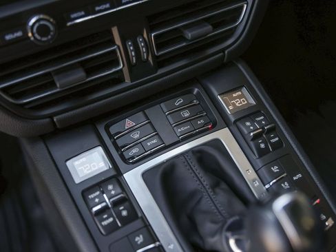 Certified 2021 Porsche Macan AWD/4WD image 26