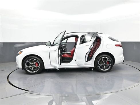 Used 2022 Alfa Romeo Stelvio Veloce image 62