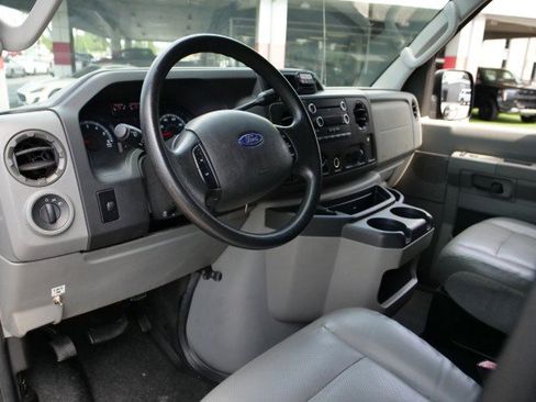 Used 2010 Ford E-250 and Econoline 250 Extended RWD image 2