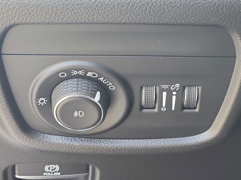 Used 2022 Jeep Grand Cherokee Overland w/ Luxury Tech Group IV AWD/4WD image 26