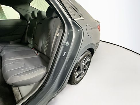 Used 2025 Hyundai Elantra SEL FWD image 26