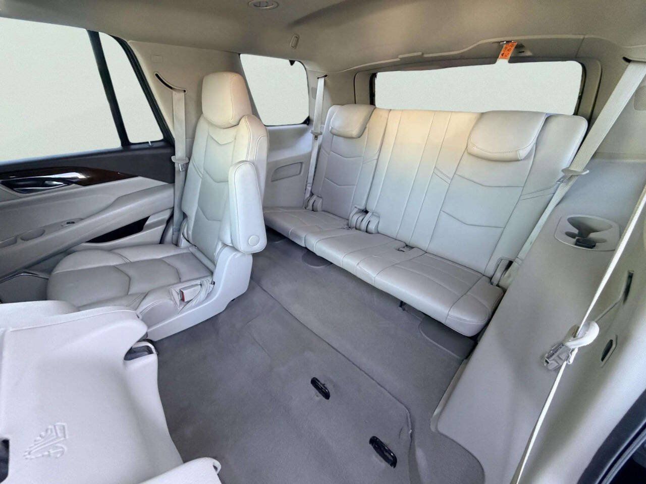 Used 2016 Cadillac Escalade Luxury AWD/4WD image 29