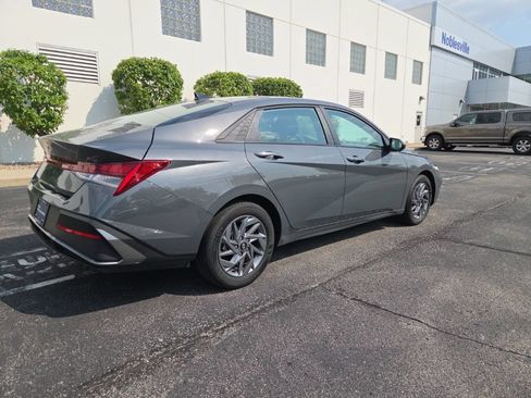 Used 2025 Hyundai Elantra Hybrid FWD image 8