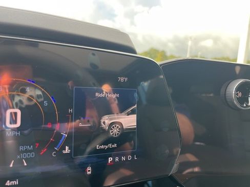 New 2026 Chevrolet Suburban High Country image 24