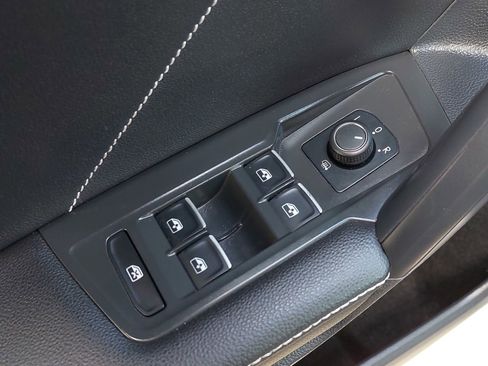 Used 2022 Volkswagen Tiguan SE image 29