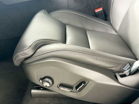 New 2025 Volvo XC90 T8 Ultra w/ Protection Package Premier image 17