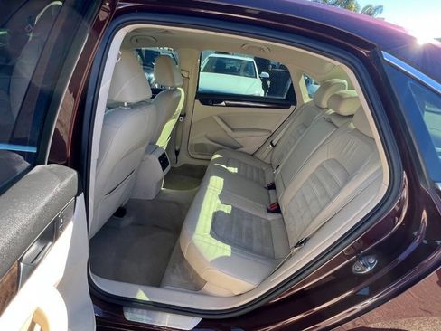 Used 2014 Volkswagen Passat TDI SEL Premium image 19
