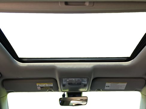Used 2019 Toyota Highlander SE AWD/4WD image 14