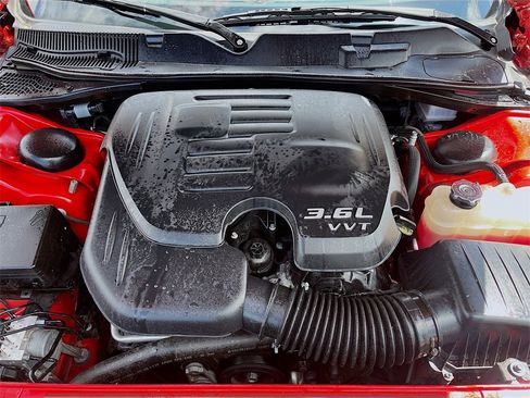 Used 2022 Dodge Challenger SXT image 28