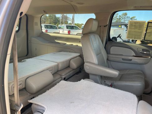 Used 2011 GMC Yukon XL SLT image 25