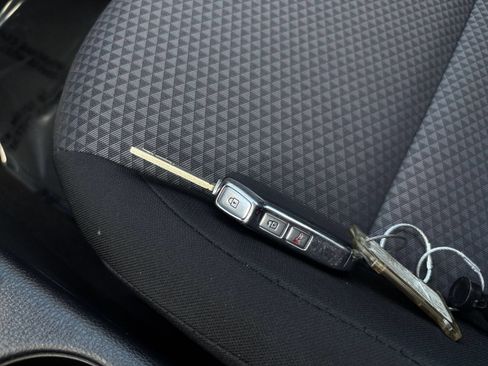 Used 2025 Kia Soul LX w/ LX Technology Package FWD image 18