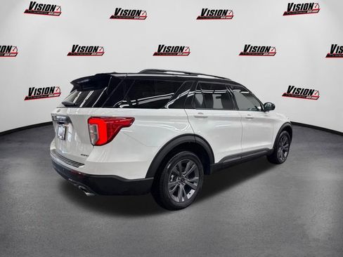 Used 2024 Ford Explorer XLT w/ Equipment Group 202A image 5