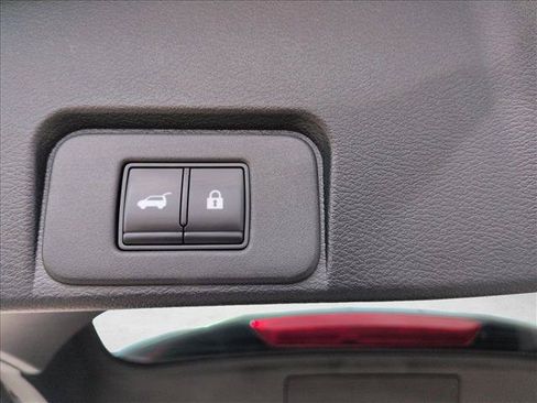 Used 2021 Nissan Rogue Platinum FWD image 11