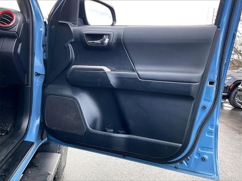 Used 2018 Toyota Tacoma TRD Pro image 11