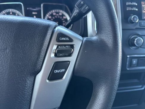 Used 2018 Nissan Titan SV image 14