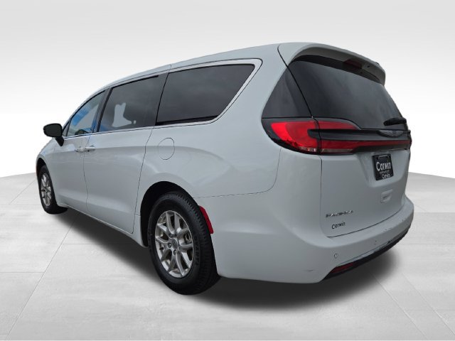 Used 2024 Chrysler Pacifica Touring-L FWD image 13