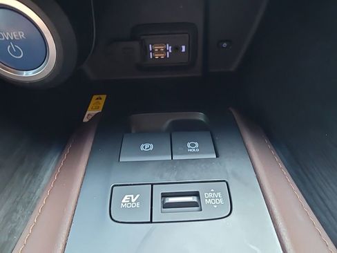 Used 2021 Toyota Venza XLE w/ Softex Package image 28