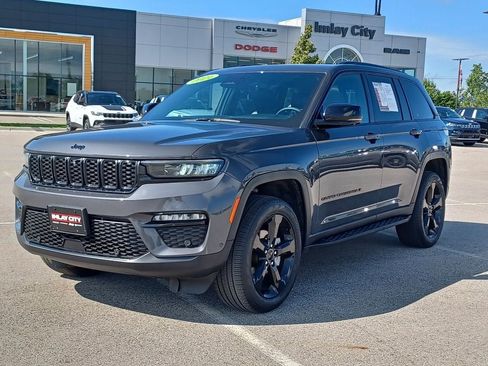 Used 2024 Jeep Grand Cherokee Limited w/ Luxury Tech Group II AWD/4WD image 2