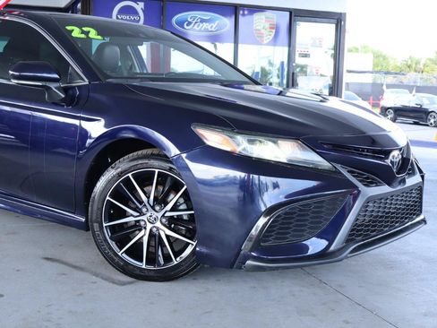 Used 2022 Toyota Camry SE FWD image 2