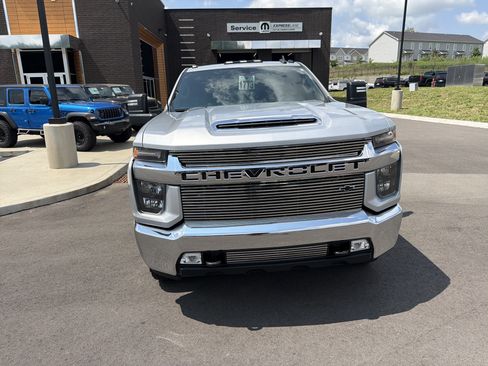 Used 2022 Chevrolet Silverado 3500 LT w/ Convenience Package AWD/4WD image 4