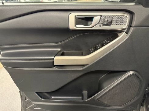 Used 2020 Ford Explorer Limited w/ Equipment Group 310A AWD/4WD image 8