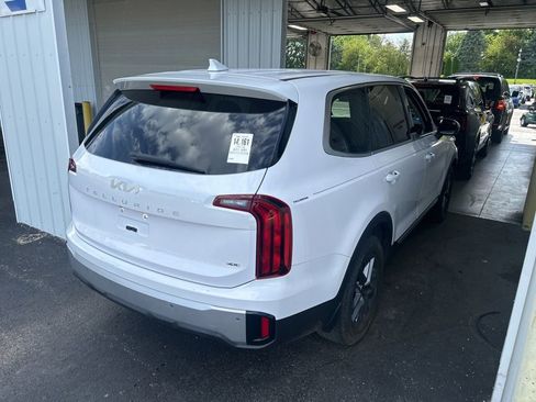 Used 2023 Kia Telluride LX AWD/4WD image 7