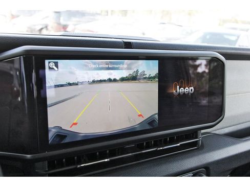 Used 2024 Jeep Gladiator Overland AWD/4WD image 22