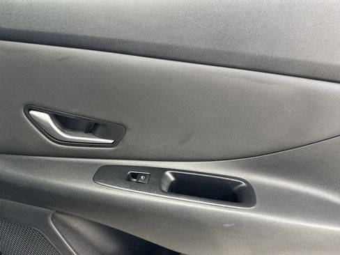 Used 2022 Hyundai Elantra Limited w/ Preferred Accessory Package image 38