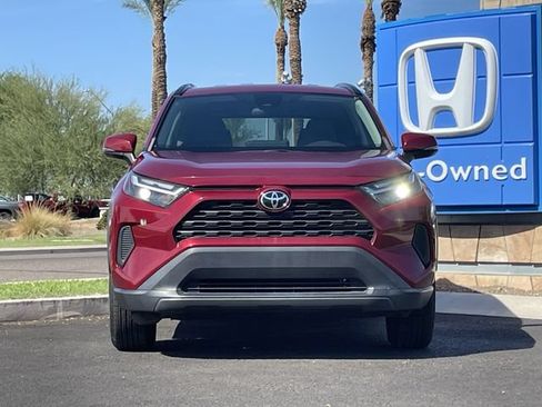 Used 2022 Toyota RAV4 XLE FWD image 4