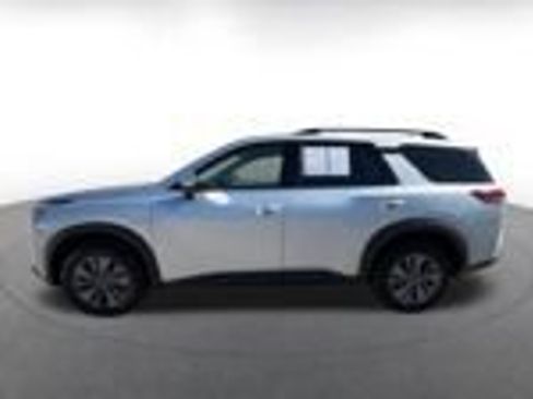 Used 2025 Nissan Pathfinder SV FWD image 9