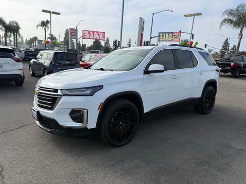 Used 2023 Chevrolet Traverse LT image 3