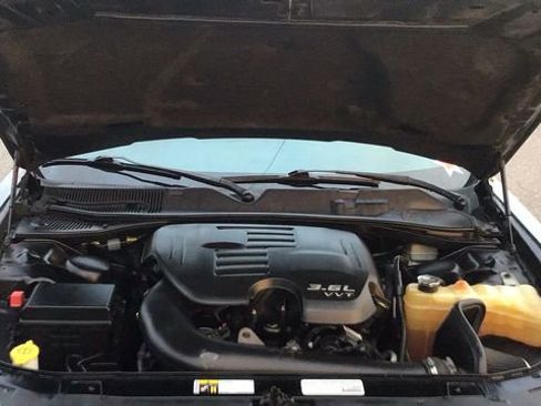 Used 2014 Dodge Challenger SXT image 19