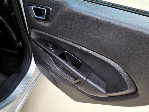 Used 2016 Ford Fiesta Titanium image 13
