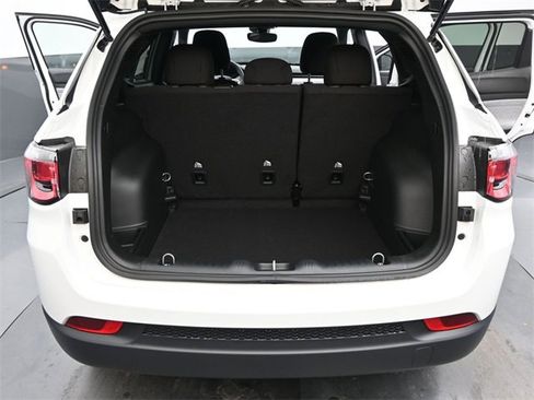 Used 2025 Jeep Compass Sport image 17