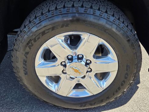Used 2022 Chevrolet Silverado 2500 LTZ w/ LTZ Plus Package AWD/4WD image 10