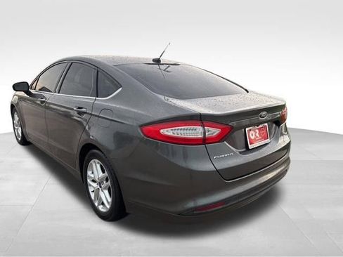 Used 2015 Ford Fusion SE FWD image 4
