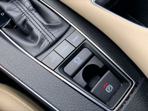 Used 2019 Toyota Avalon XLE w/ Moonroof Package FWD image 34