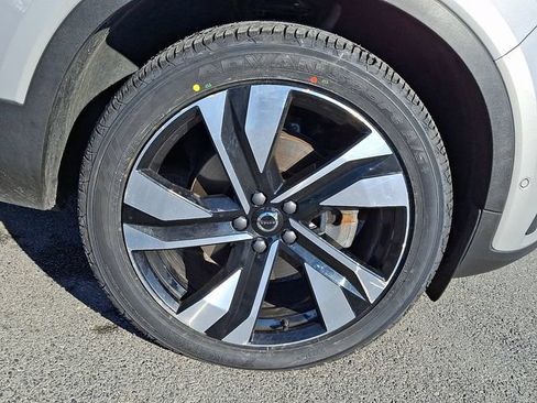Used 2023 Volvo XC40 B5 Plus w/ Driver Assist Package AWD/4WD image 8