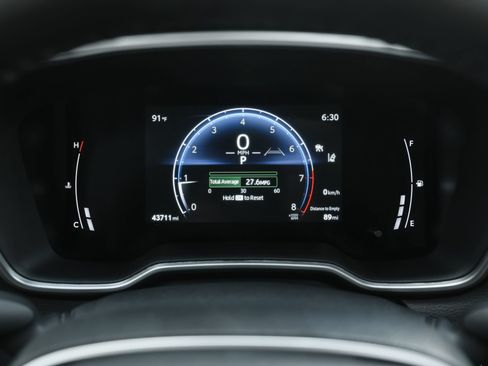 Used 2023 Toyota Corolla Cross XLE w/ Convenience Package FWD image 10