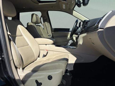 Used 2020 Jeep Grand Cherokee Limited image 18