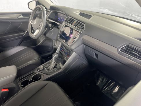 Used 2022 Volkswagen Tiguan SE AWD/4WD image 28