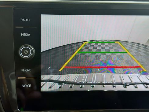 Used 2023 Volkswagen Tiguan SE w/ Panoramic Sunroof Package FWD image 21
