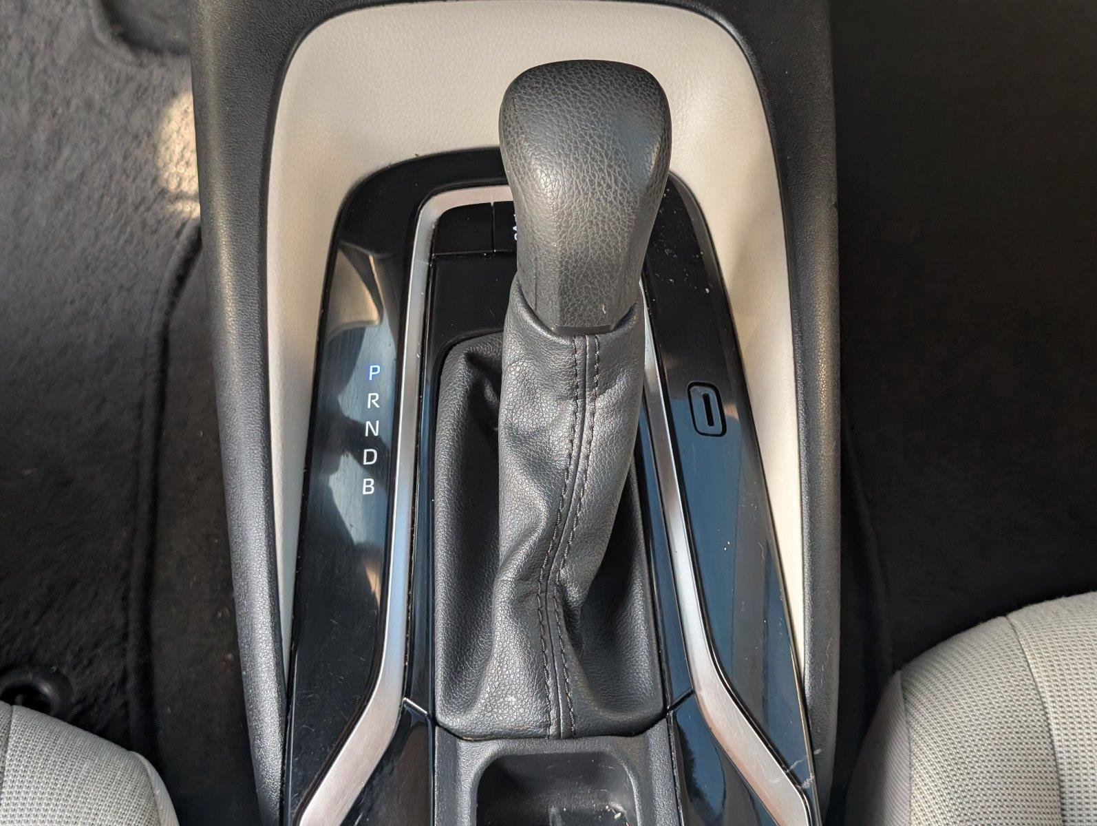 Used 2020 Toyota Corolla LE FWD image 23