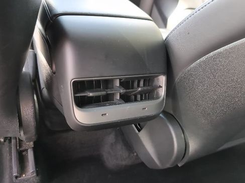 Used 2021 Tesla Model Y Long Range image 21